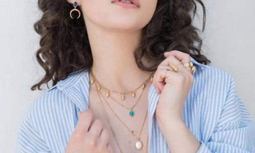 Το necklace layering στην πιο καλοκαιρινή του εκδοχή