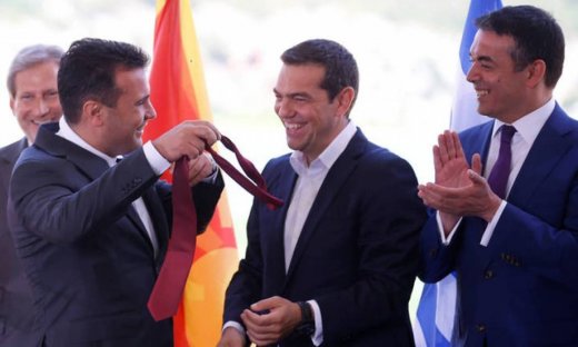 Ο Ζάεφ χάρισε στον Τσίπρα τη γραβάτα του