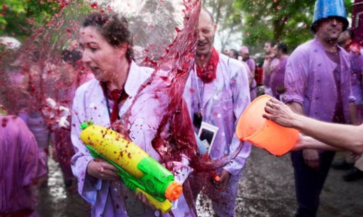 La Batalla de Vino: Η ετήσια «μάχη» του κρασιού στη Ριόχα της Ισπανίας