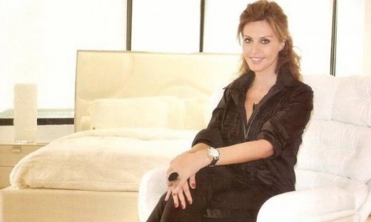 Η Αλεξάνδρα Παλαιολόγου ποζάρει στα 50 της με μπικίνι μαγιό κι «αναστατώνει»