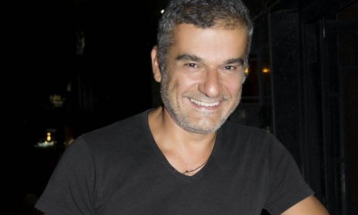 Αποστολάκης: «Με θεωρώ τυχερό που τα τελευταία χρόνια μπορώ να συνδυάζω τηλεόραση και θέατρο»
