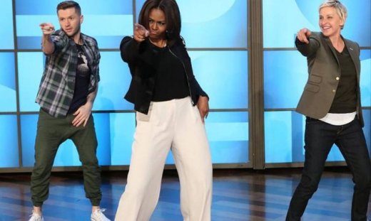 OMG! Η Μισέλ Ομπάμα με κοντό σορτσάκι χορεύει σε συναυλία της Beyoncé