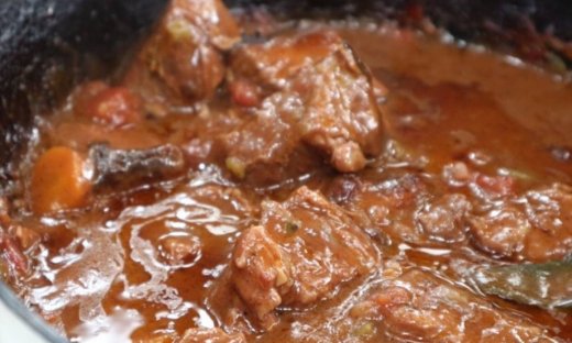 Η συνταγή της ημέρας: Σιγομαγειρεμένο μοσχαράκι στη γάστρα