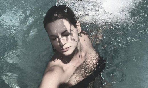 Η Βίκυ Κάβουρα έγινε μελαχρινή;