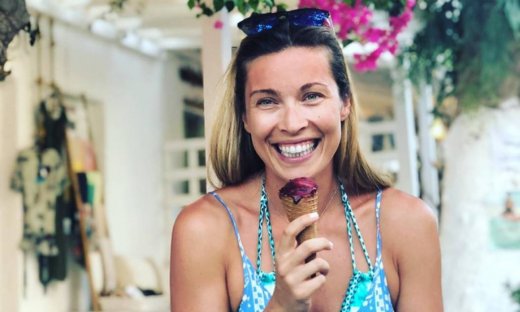 Μαριέττα Χρουσαλά: Απολαμβάνει τον ήλιο και τη θάλασσας της Ελλάδας