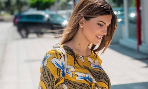 Η Σταματίνα Τσιμτσιλή με καυτό τζιν σορτς στις διακοπές της