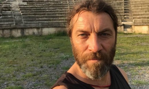 Γιάννης Στάνκογλου: Δείτε τον να κάνει κάμπινγκ στην Χαλκιδική