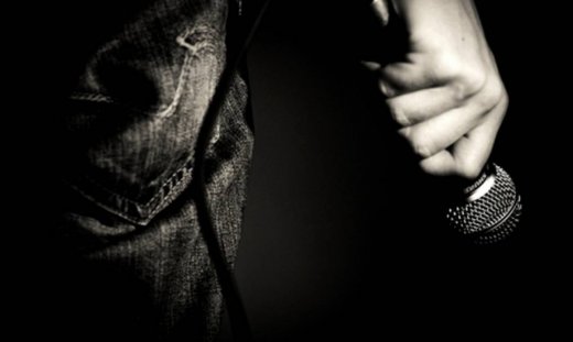 «Τα επόμενα live αναβάλλονται σε Σκιάθο… Έφυγε ο πατέρας μου. Σεβαστείτε το πένθος μου»