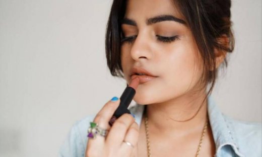 8 nude lipsticks με άψογη εφαρμογή