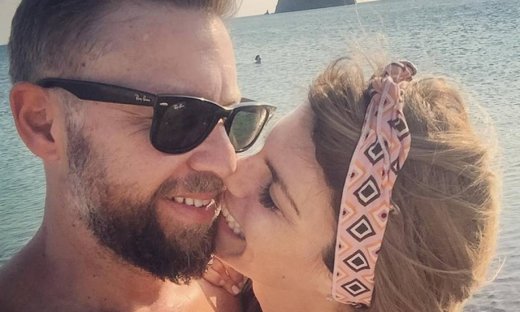 Βαρδής- Σκαφίδα: Διακοπές στην Μυτιλήνη με την κόρη τους