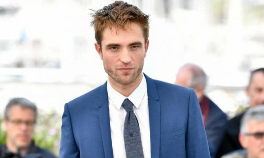 Ρόμπερτ Πάτινσον: Αγκαλιές και φιλιά με τη νέα του σύντροφο αδιαφορώντας για τα αδιάκριτα βλέμματα