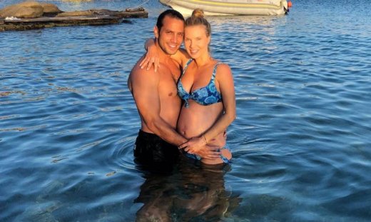 Χριστίνα Αλούπη: Διακοπές στη Μύκονο για την εγκυμονούσα