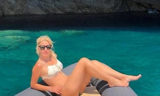 To σχόλιο του Άγγελου Λάτσιου στη μητέρα του Ελένη Μενεγάκη!