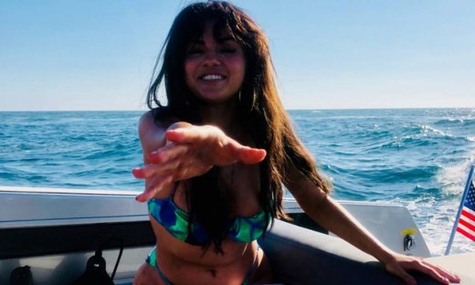 Selena Gomez: Οι sexy πόζες με μαγιό σε yacht στην μετά-Bieber εποχή