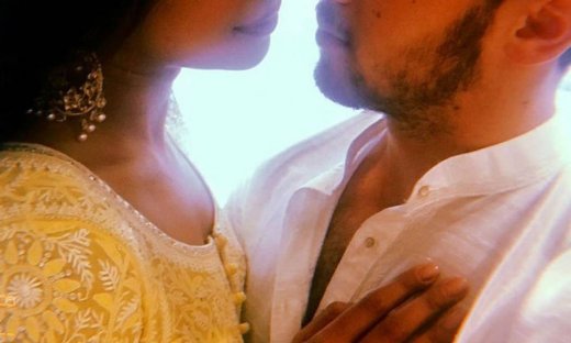 Το διάσημο ζευγάρι ανακοίνωσε κι επίσημα τον αρραβώνα του κι εμείς «λιώσαμε» με την φωτογραφία του