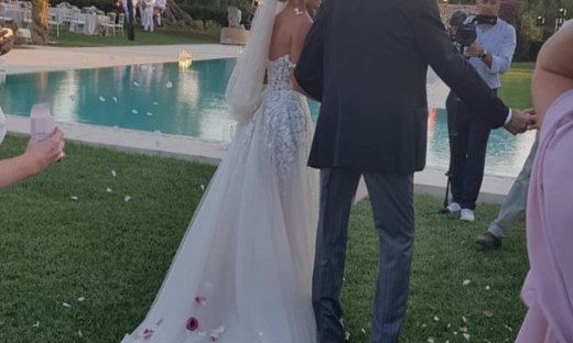 Δείτε για πρώτη φορά βίντεο από τον γάμο του 65χρονου ηθοποιού με την 37χρονη σύντροφό του