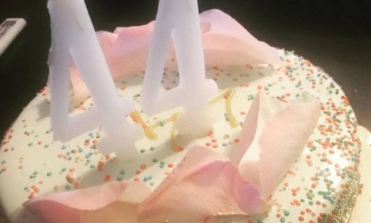 Ελληνίδα παρουσιάστρια έγινε 44 και αυτή είναι η τούρτα της (pics)