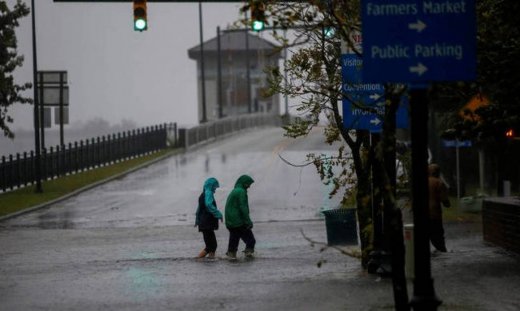 ΗΠΑ: Εξασθενημένος αλλά ακόμα επικίνδυνος ο κυκλώνας Φλόρενς (vid)