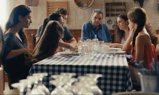 Το τατουάζ: Η οικογένεια Μελά είναι ταραγμένη με την εμφάνιση του άγνωστου άντρα