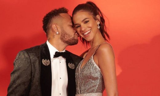 Δείτε τη σύντροφο του Νεϊμάρ να κάνει τρίπλες και να... γκρεμίζει το σπίτι (vid)