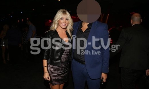 Βραδινή έξοδο με τη σύζυγό του έκανε γνωστός τραγουδιστής