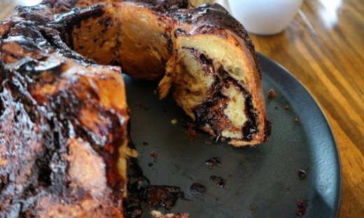 Τσουρέκι με γιαούρτι & σοκολάτα