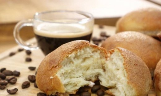 Γλυκά ψωμάκια με επικάλυψη καφέ