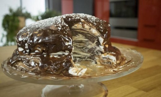 Τούρτα με σοκολατένιες κρέπες