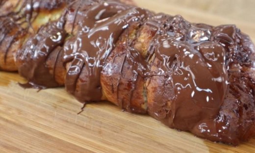 Σιροπιαστό τσουρέκι με σοκολάτα