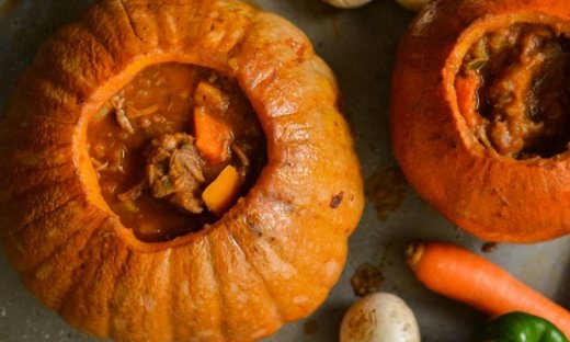 Μοσχάρι κοκκινιστό μέσα σε κολοκύθα