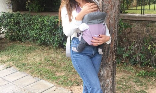 Πρωινή βόλτα με την κόρη της έκανε γνωστή παρουσιάστρια