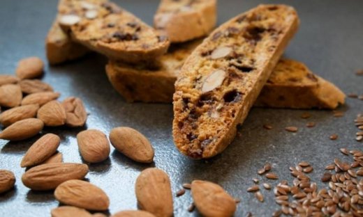 Biscotti με λιναρόσπορο και μαύρη σοκολάτα