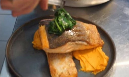 Σολομός με πουρέ γλυκοπατάτας