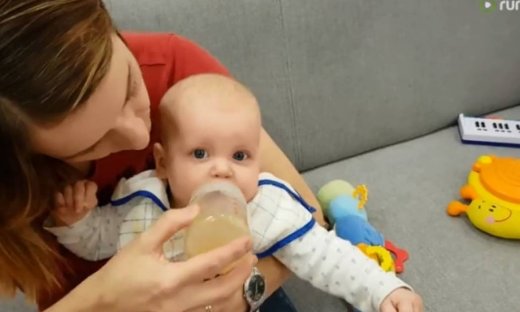 Δείτε την απίστευτη αντίδραση ενός μωρού όταν πίνει για πρώτη φορά χυμό πορτοκαλιού