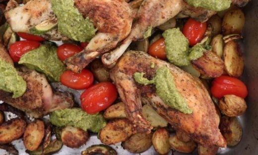 Kοτόπουλο στο φούρνο με λαχανικά και πέστο βασιλικού