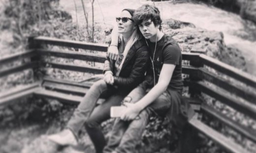 Άγγελος Λάτσιος: Πόσταρε φωτό να φιλάει την αδελφή του, Λάουρα κι «έλιωσε» το instagram