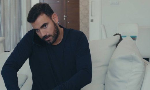 Το Τατουάζ: Ο Ορφέας παθαίνει μεγάλο σοκ, όταν συνειδητοποιεί ότι ο Σωκράτης είναι…