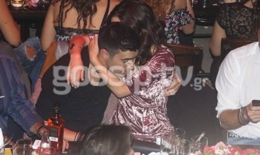 Γιάννης Τσιμιτσέλης - Κατερίνα Γερονικολού: Ερωτευμένοι και αγκαλιασμένοι στα μπουζούκια!