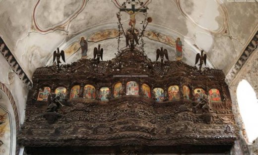 Η εκκλησία του Παλιού Ταξιάρχη Μεστών με το σπάνιο ξυλόγλυπτο τέμπλο