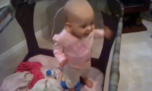 Η μικρή Sienna τρελαίνει τη μαμά της!