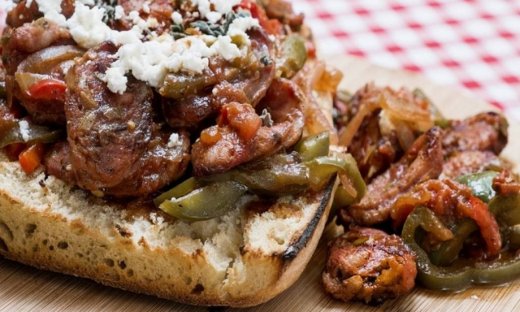 Σπετσοφάι με χωριάτικο λουκάνικο