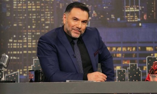 Γρηγόρης Αρναούτογλου: Επιστροφή με το «The 2night show» - Το teaser της εκπομπής και το μήνυμά του