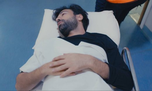 Το τατουάζ: Δύο άγνωστοι πυροβολούν τον Νικόλα κι αυτός πέφτει αιμόφυρτος στον δρόμο