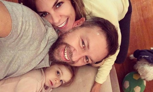 Γ. Βαρδής: «Δεν φανταζόµουν τον εαυτό µου στον ρόλο του πατέρα. Κακώς, γιατί µου ταιριάζει απόλυτα»