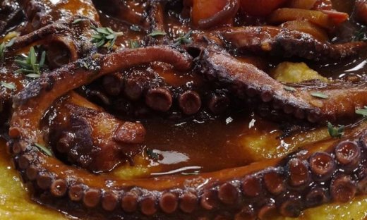 Χταπόδι κοκκινιστό με φάβα