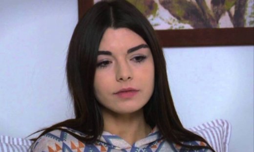 Elif: Η Ζεϊνέπ συνεχίζει να κάνει τη θεραπεία της και ο Σελίμ την υποστηρίζει