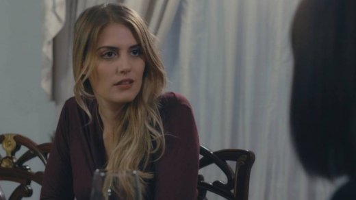 Το τατουάζ: Ο Σωκράτης χωρίς να διστάσει, αποκαλύπτει στην Ελένη ότι ο Ορφέας είναι…