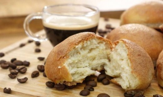 Γλυκά ψωμάκια με επικάλυψη καφέ