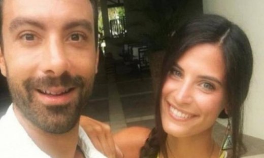 Χριστίνα Μπόμπα-Σάκης Τανιμανίδης: Στόλισαν το χριστουγεννιάτικο δέντρο τους