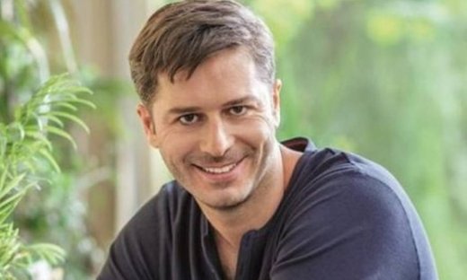 Aλέξανδρος Μπουρδούμης: «Η τηλεόραση είναι σπουδαίο σχολείο για τον ηθοποιό»